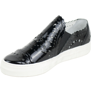 Women's black leather shoes with flowers perforation 