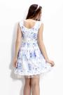 Doamnelor rochie cu fusta clos de flori albastre