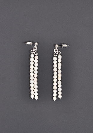 Обици с бели коралчета Dannyra Jewels
