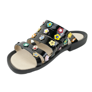 Women's black patent leather flip-flops decorated with flowers