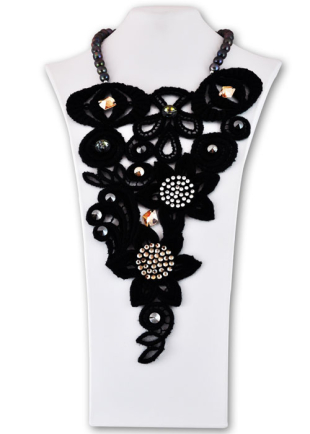 Колие с перли, декоративна дантела Swarovski камъни Dannyra Jewels