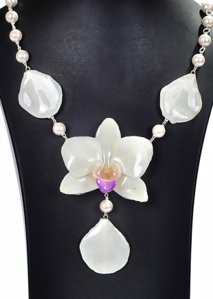 Колие с естествена орхидея и перли Майорка Fantastic Orchid Dannyra Jewels